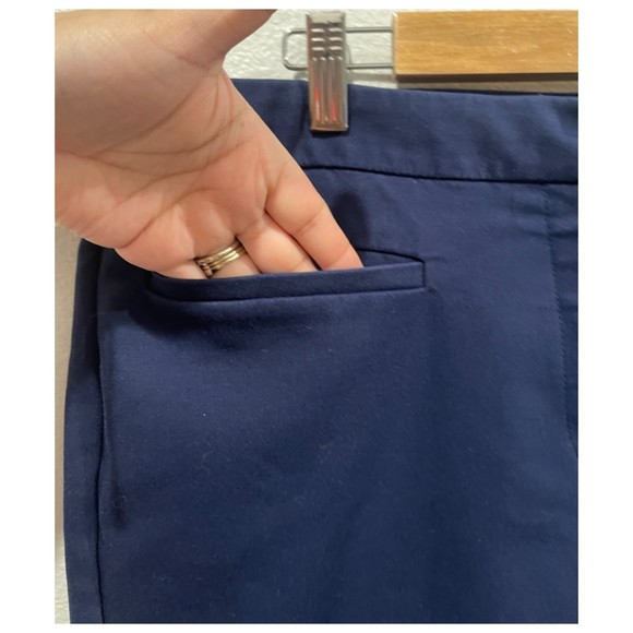 CHICO'S Fabulosly Slimming Navy Blue Pockets Cropped Pants - Picture 4 of 4